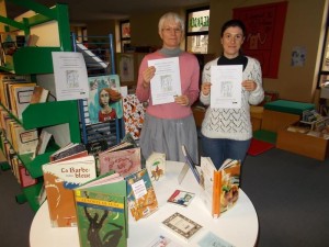 A gauche, Brigitte Di Stasio, directrice de la bibliothèque à l'origine des veillées conte.