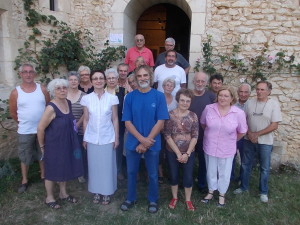 Au centre, en compagnie des bénévoles, Guy Barbier, président de l'association départementale des meilleurs ouvriers de France.