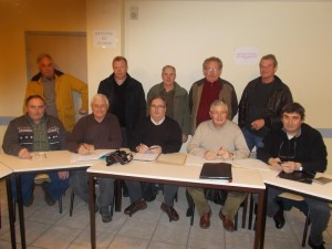 Au centre Francis Marandon, président de la société de pêche Saint-Gaultier / Thenay.