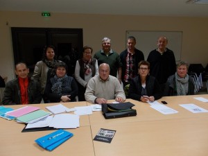 Au 1er plan, Michel Soulaire, président et les membres de l'association. 