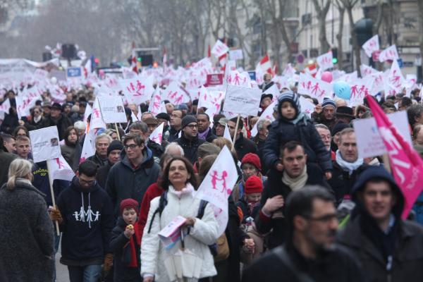 Pour les opposants au mariage gay, aucun autre modèle familial que le couple père-mère mariés n'est acceptable.